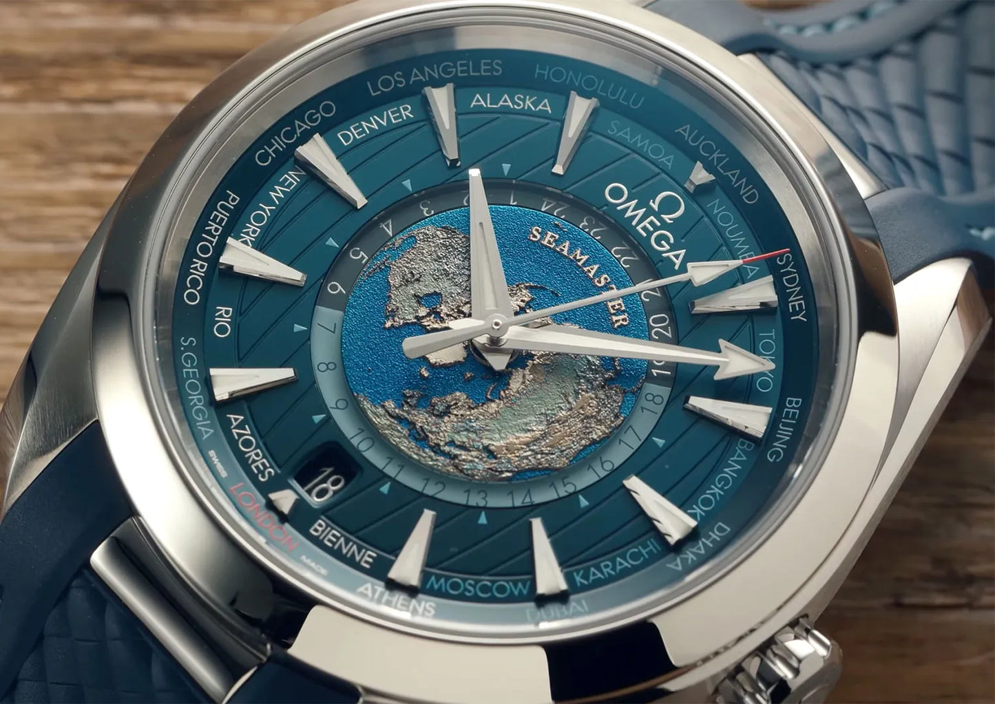 Omega Seamaster Aqua Terra Blue Dial, Blue Rubber 150m Master Chronometer Gmt 220.12.43.22.03.001