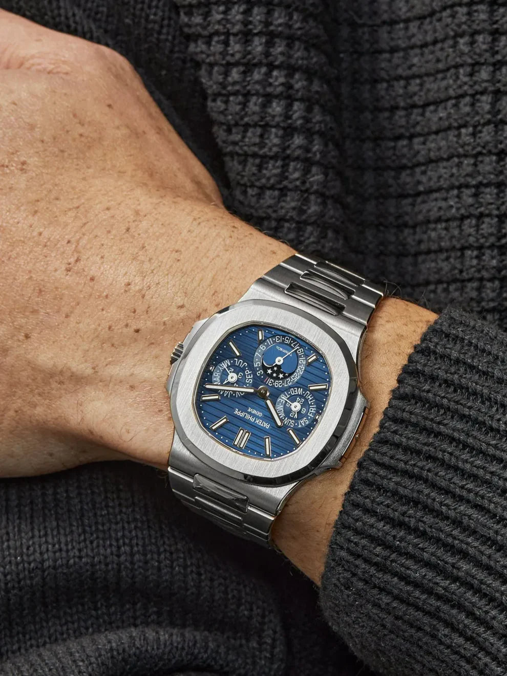 Nautilus Perpetual Calendar White Gold Blue Dial 40mm - 5740/1G-001