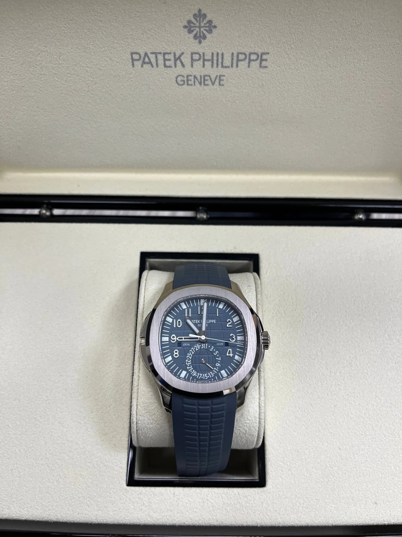 Patek Philippe Aquanaut 5164G-001 Blue Dial Blue Rubber