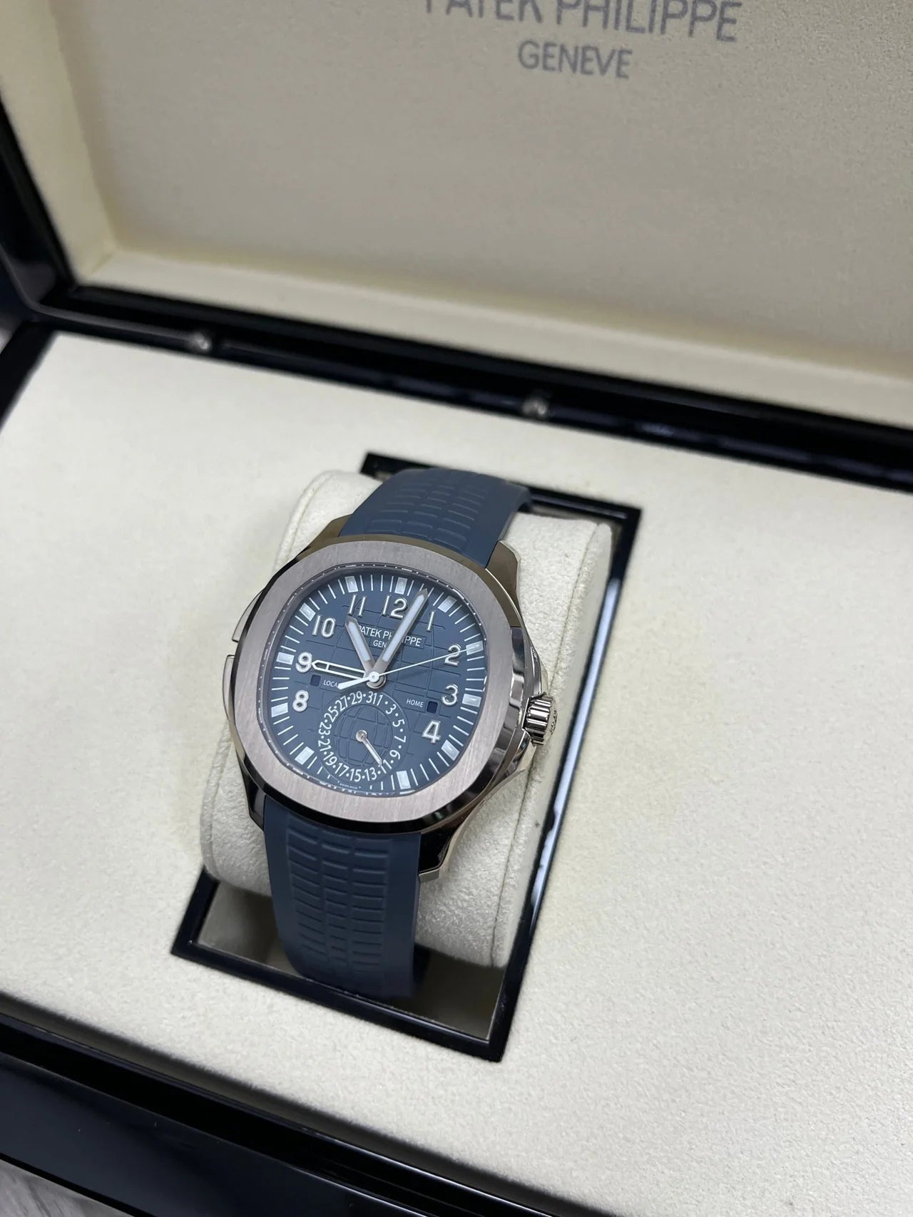 Patek Philippe Aquanaut 5164G-001 Blue Dial Blue Rubber