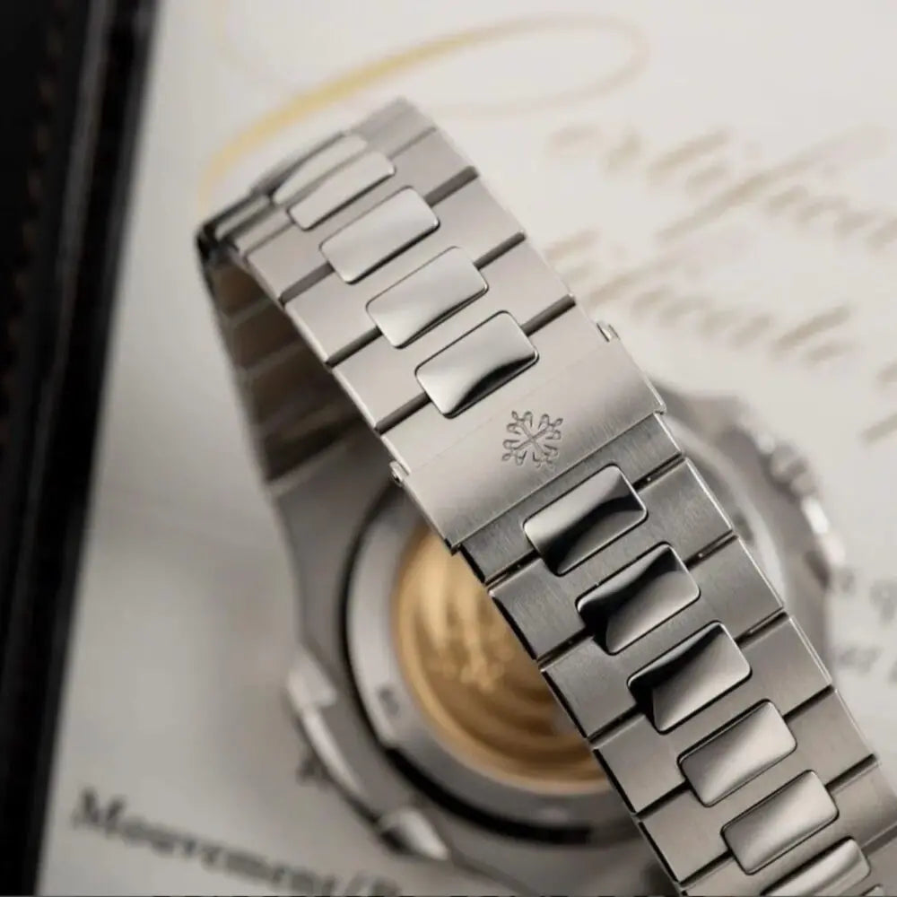 Patek Philippe Nautilus white dial - 5711/1A