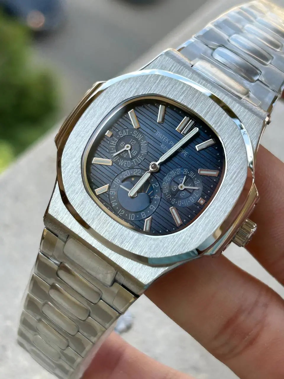 Nautilus Perpetual Calendar White Gold Blue Dial 40mm - 5740/1G-001