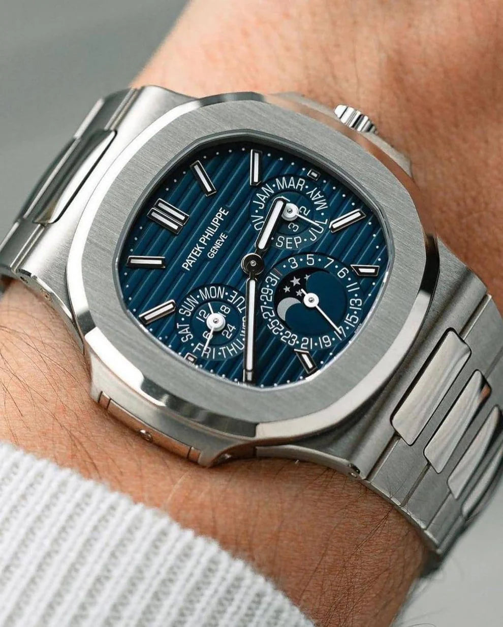 Nautilus Perpetual Calendar White Gold Blue Dial 40mm - 5740/1G-001