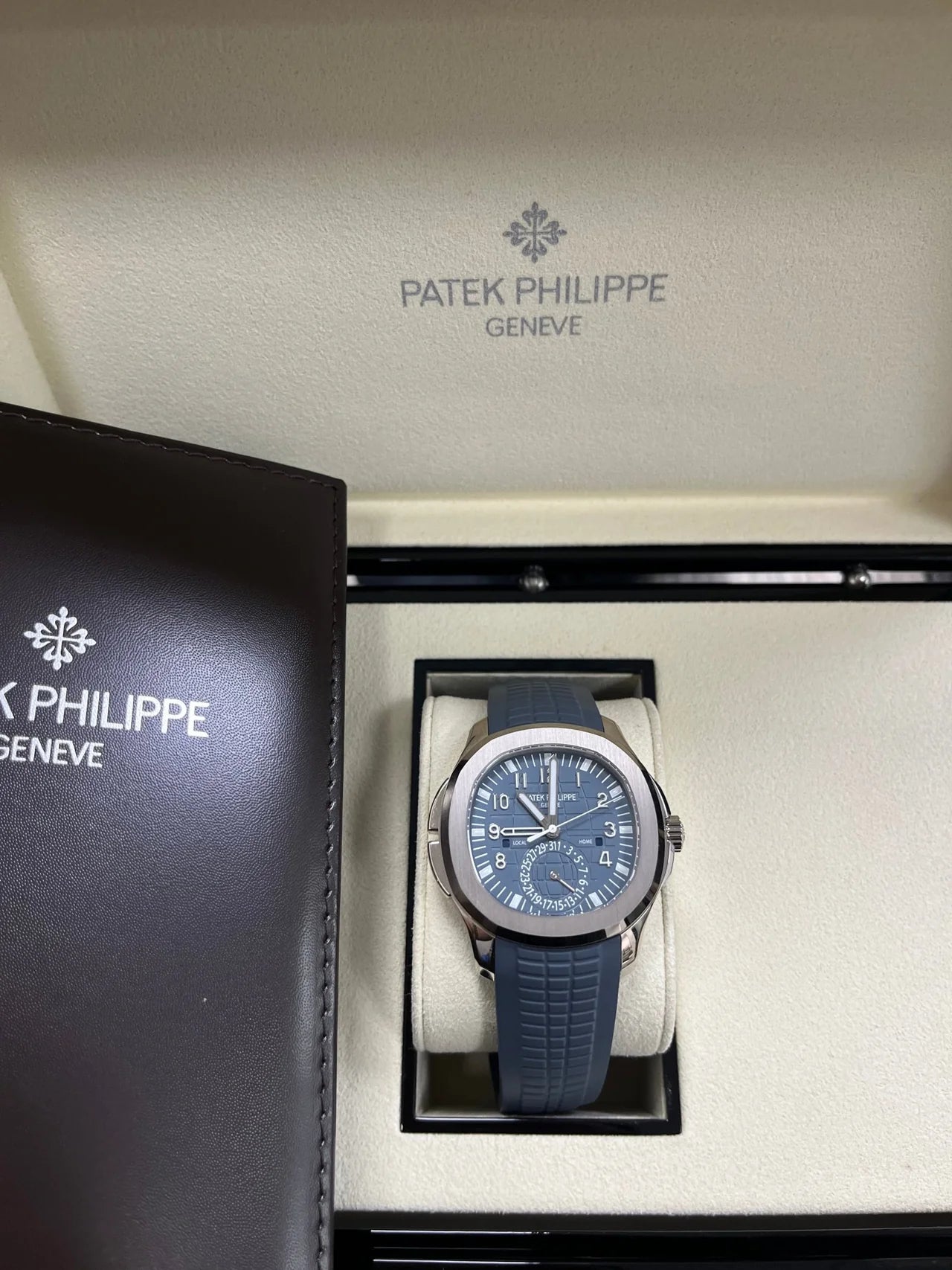 Patek Philippe Aquanaut 5164G-001 Blue Dial Blue Rubber